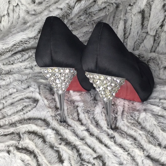 Heels - Picture 2 of 2